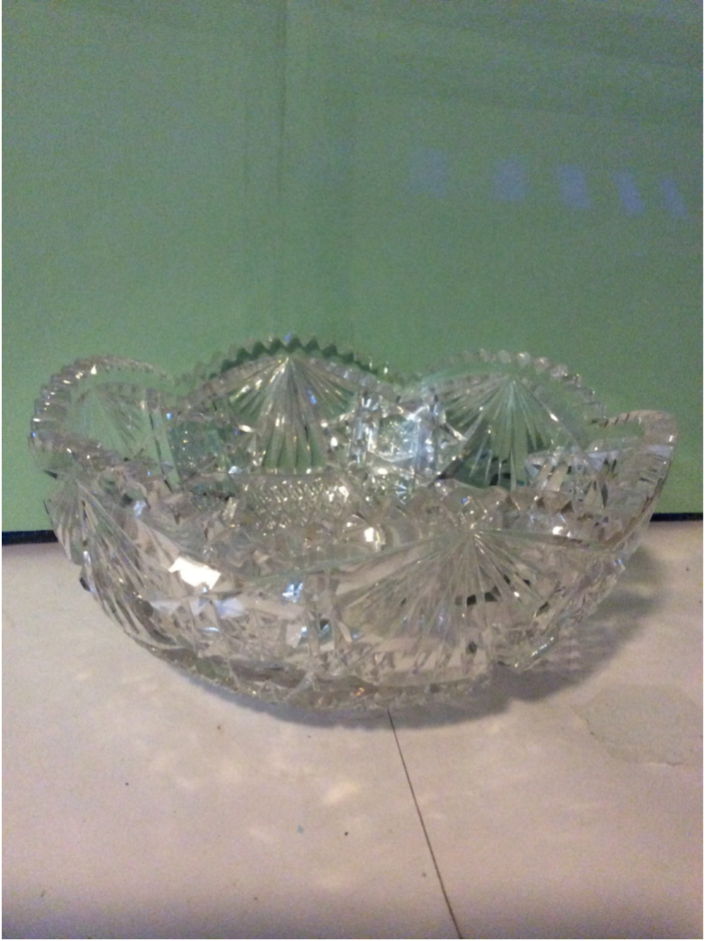 AMERICAN BRILLIANT SAW TOOTH RIM CUT CRYSTAL GLASS BOWL 8" ROUND - 4" Tall